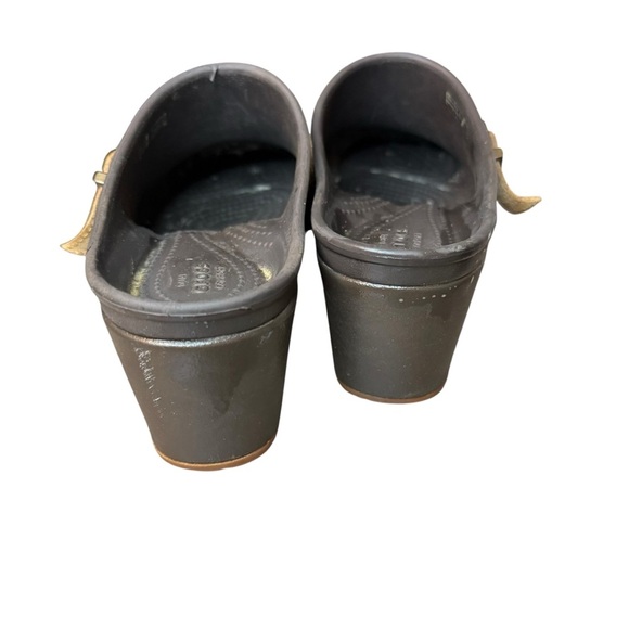 CROCS | Women's Sarah Dark Brown Mules Clogs with Tan Strap | Sz 10 - Picture 5 of 10